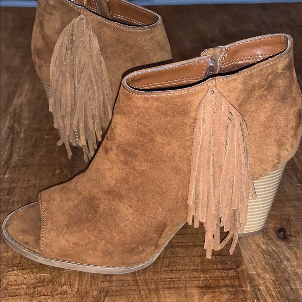 LIKE NEW! Brown peep toe fringe booties